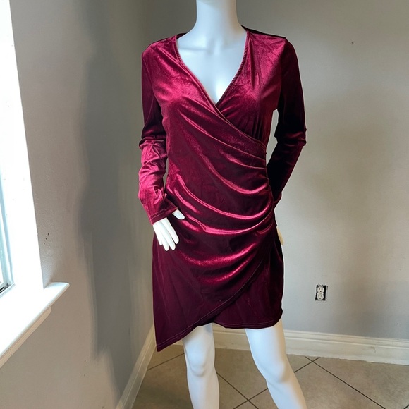 Shein Bae Wrap Front Ruched Detail Velvet Dress
Size Large for size 10 - Picture 2 of 9